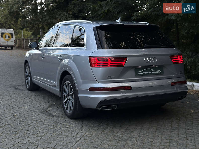 Позашляховик / Кросовер Audi Q7 2016 в Чернівцях