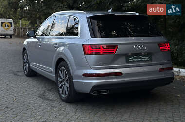 Внедорожник / Кроссовер Audi Q7 2016 в 