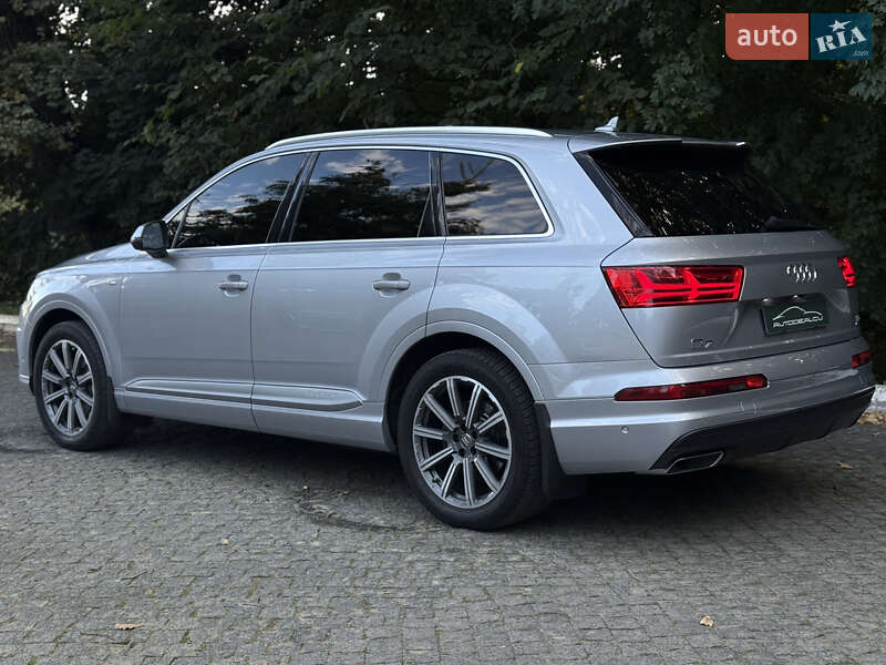 Позашляховик / Кросовер Audi Q7 2016 в Чернівцях