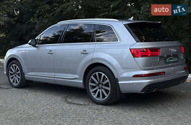 Внедорожник / Кроссовер Audi Q7 2016 в 