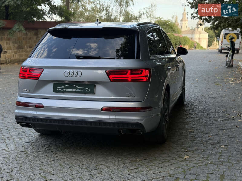 Позашляховик / Кросовер Audi Q7 2016 в Чернівцях