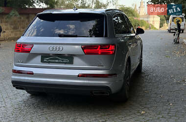 Внедорожник / Кроссовер Audi Q7 2016 в 