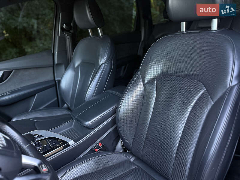 Позашляховик / Кросовер Audi Q7 2016 в Чернівцях