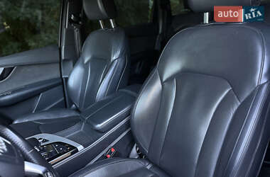 Внедорожник / Кроссовер Audi Q7 2016 в 