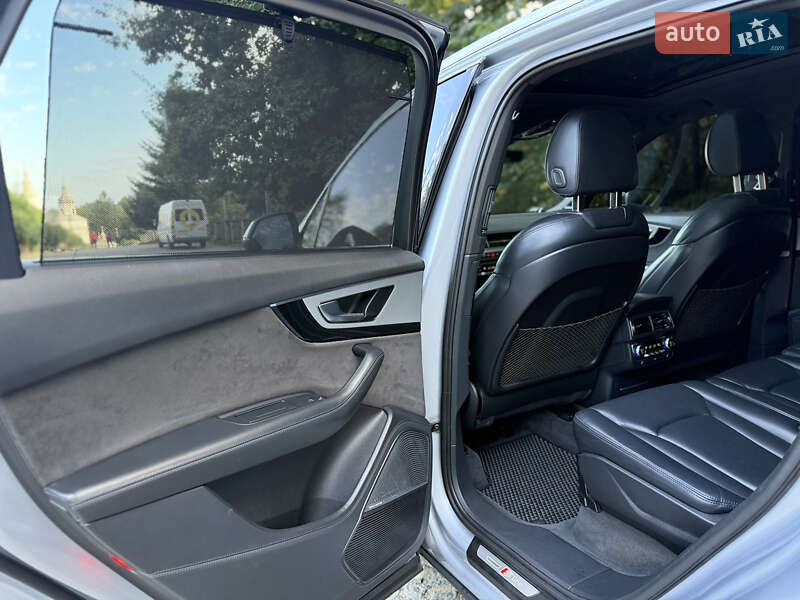 Позашляховик / Кросовер Audi Q7 2016 в Чернівцях