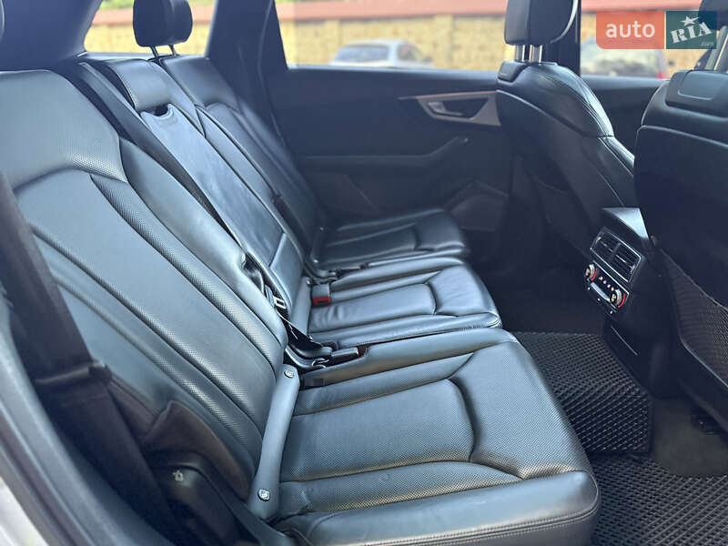 Позашляховик / Кросовер Audi Q7 2016 в Чернівцях