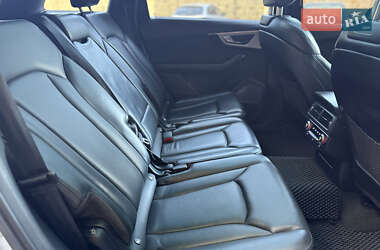 Внедорожник / Кроссовер Audi Q7 2016 в 