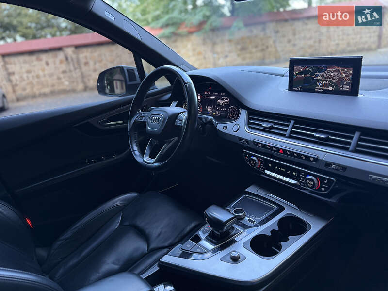 Позашляховик / Кросовер Audi Q7 2016 в Чернівцях