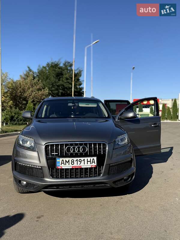 Внедорожник / Кроссовер Audi Q7 2013 в Сумах