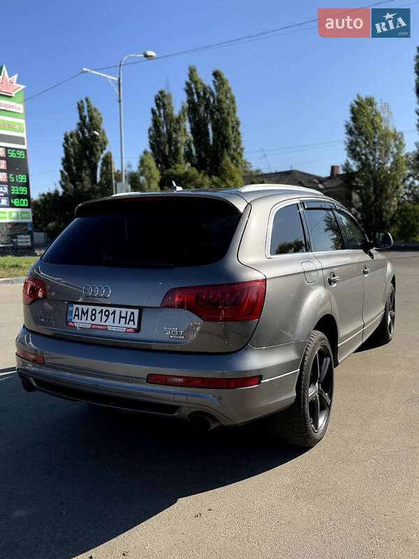 Внедорожник / Кроссовер Audi Q7 2013 в Сумах