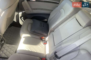 Позашляховик / Кросовер Audi Q7 2012 в 