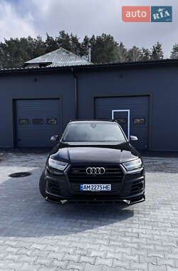 Позашляховик / Кросовер Audi Q7 2018 в 