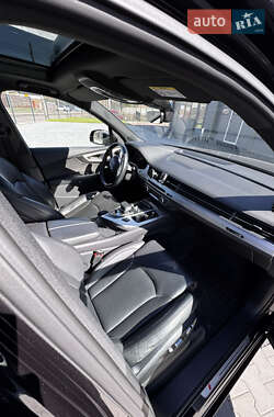 Позашляховик / Кросовер Audi Q7 2018 в 