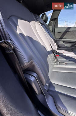 Позашляховик / Кросовер Audi Q7 2018 в 