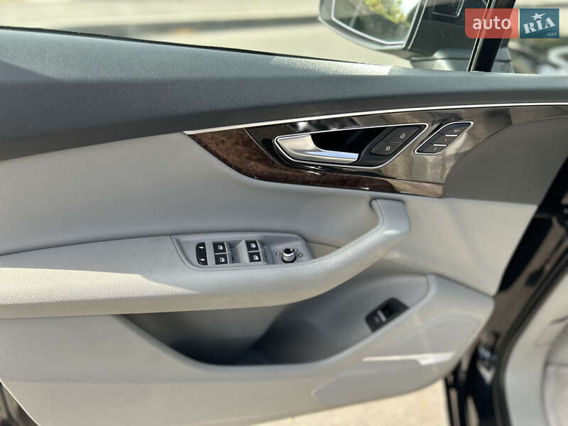 Позашляховик / Кросовер Audi Q7 2016 в Вінниці