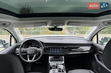 Позашляховик / Кросовер Audi Q7 2023 в 