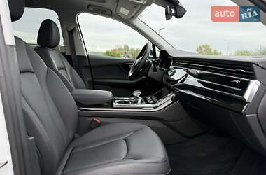 Позашляховик / Кросовер Audi Q7 2023 в 