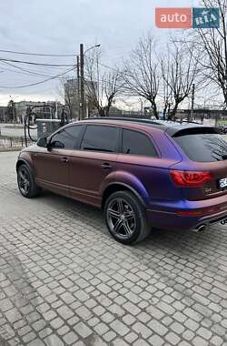 Позашляховик / Кросовер Audi Q7 2013 в 