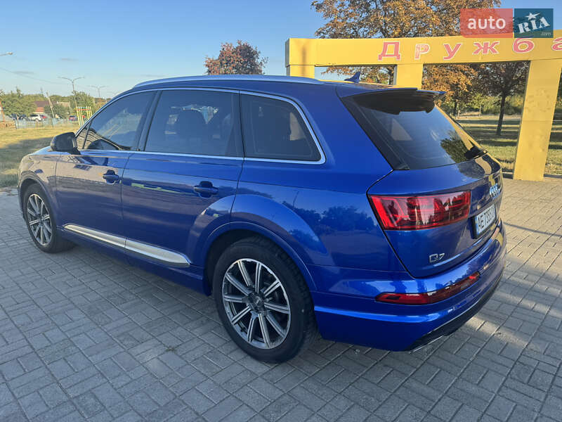 Внедорожник / Кроссовер Audi Q7 2016 в Синельниково