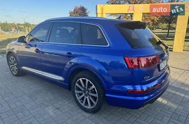 Позашляховик / Кросовер Audi Q7 2016 в 