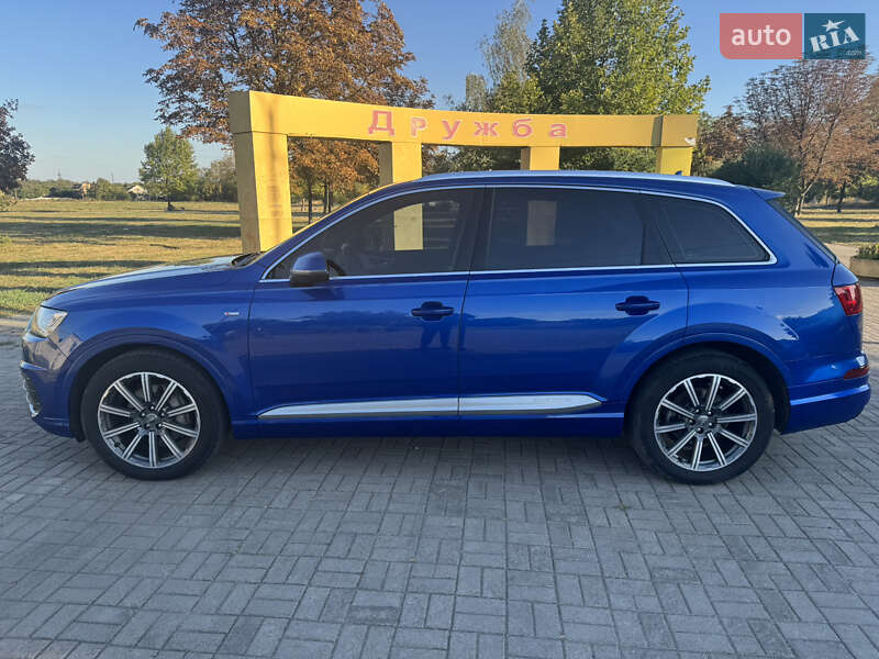 Позашляховик / Кросовер Audi Q7 2016 в 