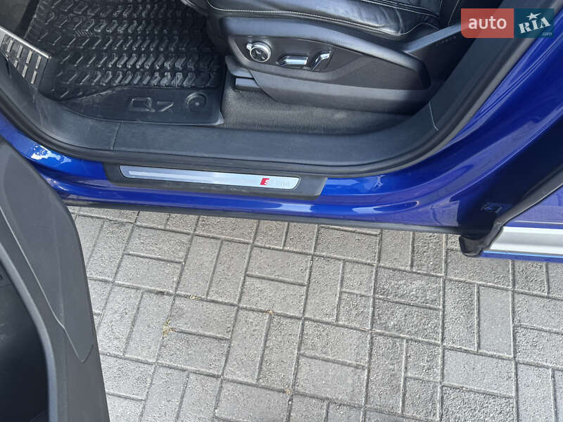 Внедорожник / Кроссовер Audi Q7 2016 в Синельниково