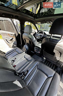Внедорожник / Кроссовер Audi Q7 2016 в 