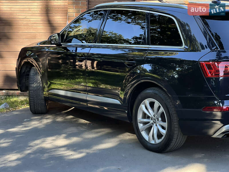 Позашляховик / Кросовер Audi Q7 2017 в Тернополі