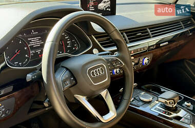 Позашляховик / Кросовер Audi Q7 2016 в 