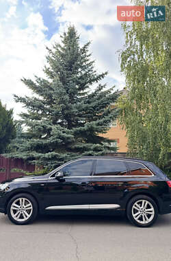 Внедорожник / Кроссовер Audi Q7 2017 в 