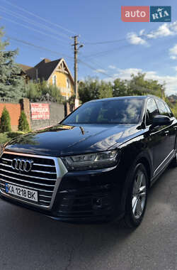 Внедорожник / Кроссовер Audi Q7 2017 в 