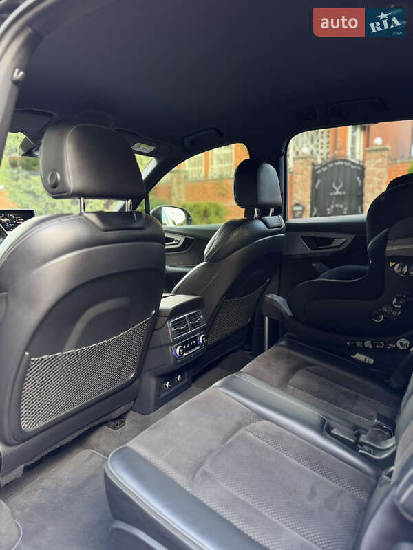 Внедорожник / Кроссовер Audi Q7 2017 в Киеве