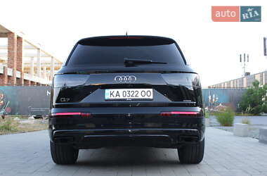 Позашляховик / Кросовер Audi Q7 2016 в 