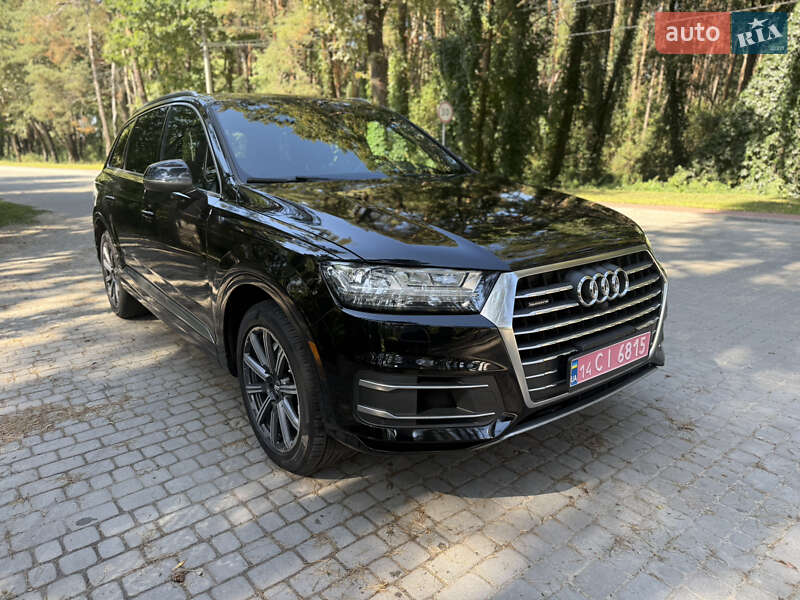 Позашляховик / Кросовер Audi Q7 2017 в 