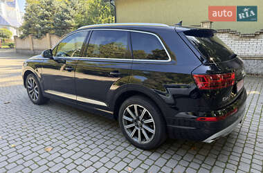 Позашляховик / Кросовер Audi Q7 2017 в 