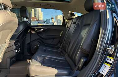 Внедорожник / Кроссовер Audi Q7 2017 в 