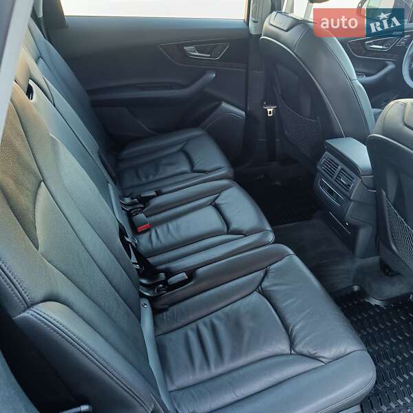 Позашляховик / Кросовер Audi Q7 2017 в Дубні