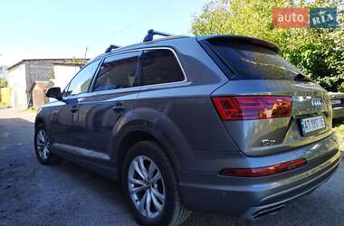 Внедорожник / Кроссовер Audi Q7 2017 в 