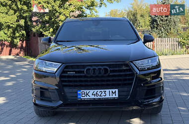 Внедорожник / Кроссовер Audi Q7 2015 в 