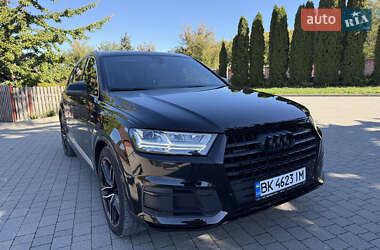 Внедорожник / Кроссовер Audi Q7 2015 в 
