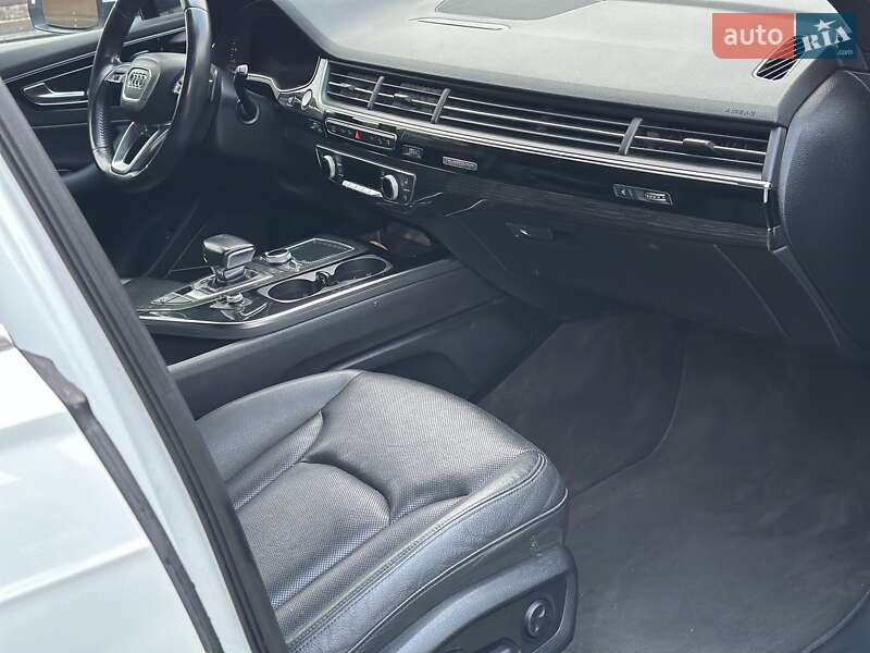 Позашляховик / Кросовер Audi Q7 2016 в Глибокій
