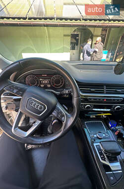 Внедорожник / Кроссовер Audi Q7 2015 в 
