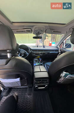 Внедорожник / Кроссовер Audi Q7 2015 в 