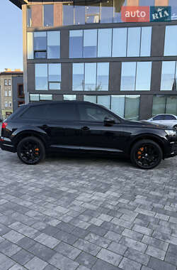 Позашляховик / Кросовер Audi Q7 2016 в 