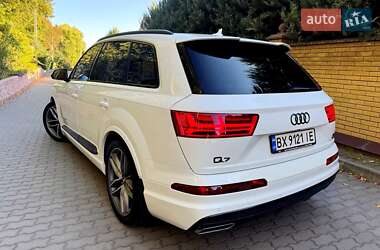 Внедорожник / Кроссовер Audi Q7 2017 в 
