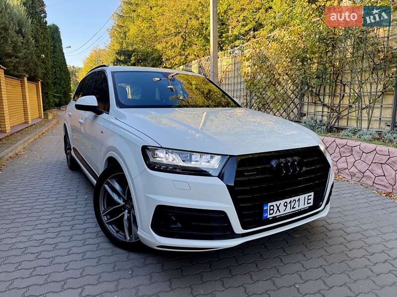Внедорожник / Кроссовер Audi Q7 2017 в 