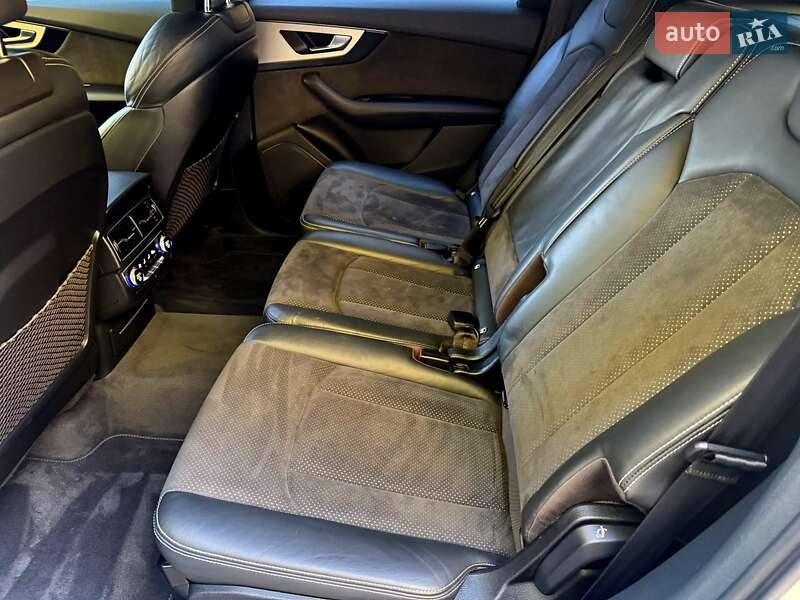 Позашляховик / Кросовер Audi Q7 2017 в Хмельницькому