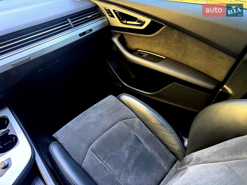 Позашляховик / Кросовер Audi Q7 2017 в Хмельницькому