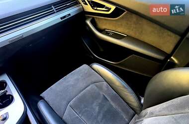 Внедорожник / Кроссовер Audi Q7 2017 в 