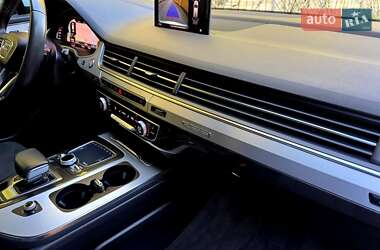 Внедорожник / Кроссовер Audi Q7 2017 в 